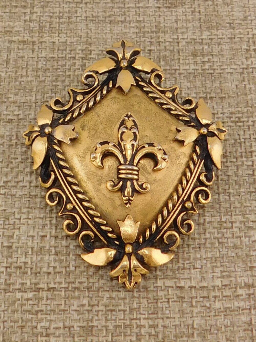 Florenza Goldtone Fleur di Lis Etruscan Brooch Shield Signed